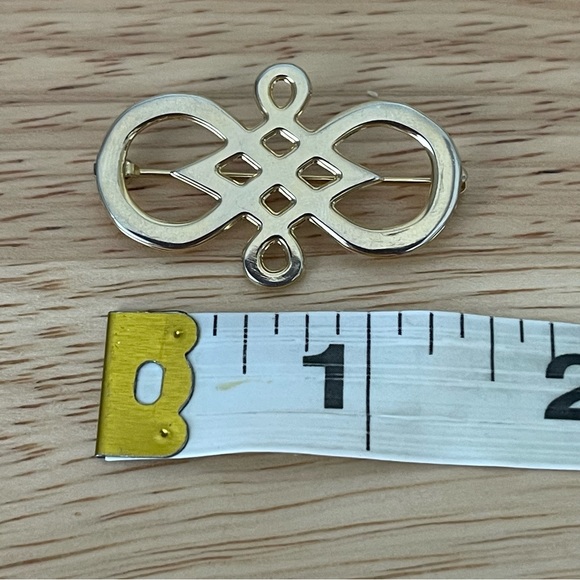 Womens Gold Toned Brooch Simple Minimalist Costume Jewelry Casual - Picture 4 of 4